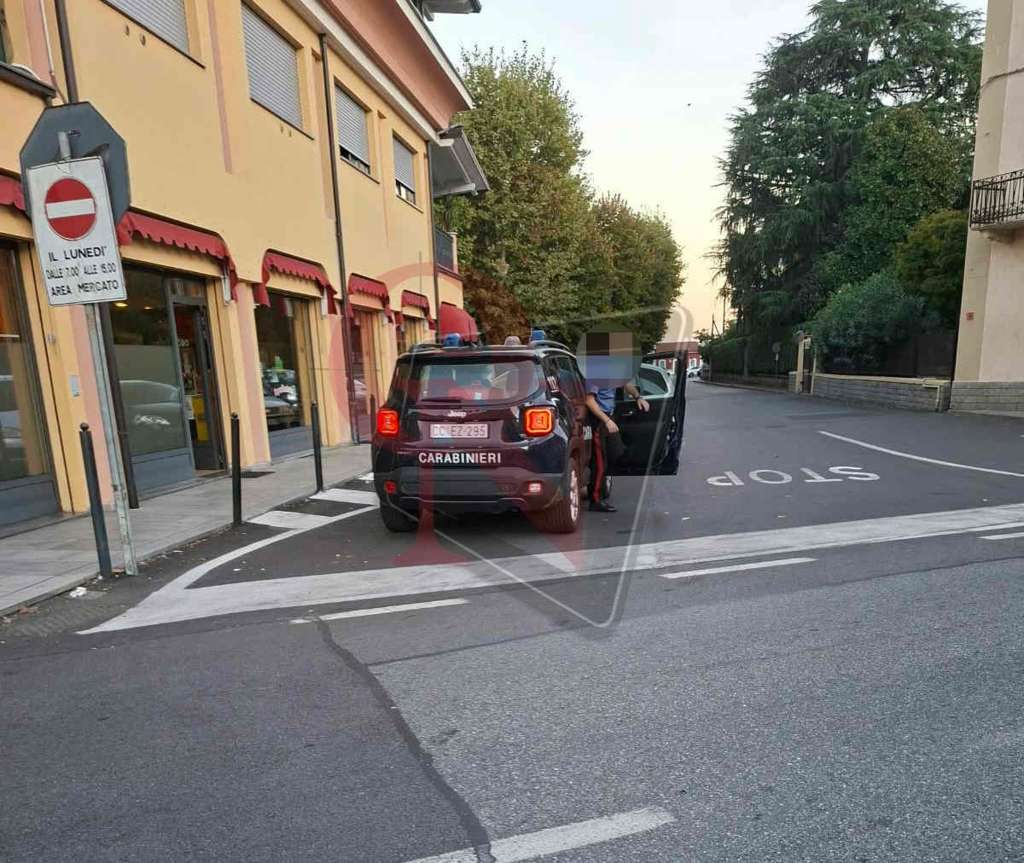 castellamonte auto e bicicletta in via romana