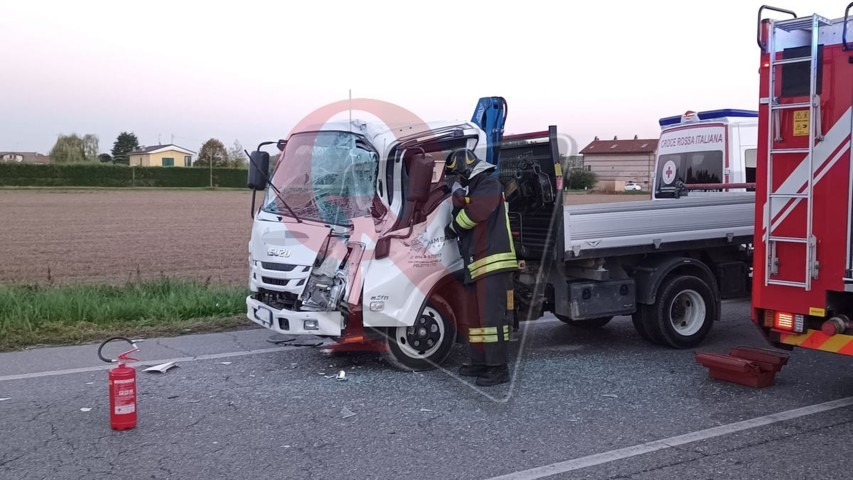 rivarolo canavese bosconero furgone tampona rimorchio