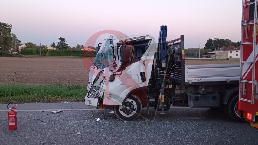 rivarolo canavese bosconero furgone tampona rimorchio