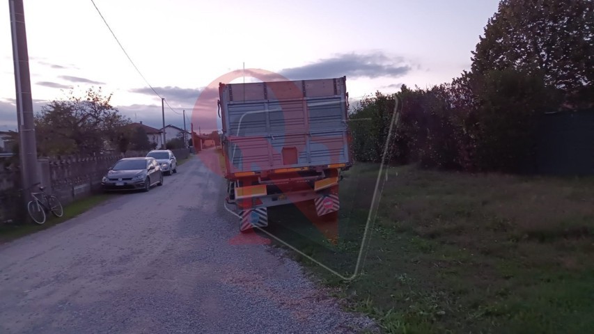 rivarolo canavese bosconero furgone tampona rimorchio