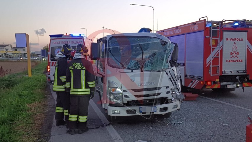 rivarolo canavese bosconero furgone tampona rimorchio