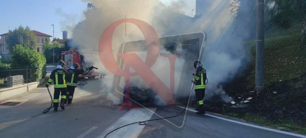 salassa auto in fiamme