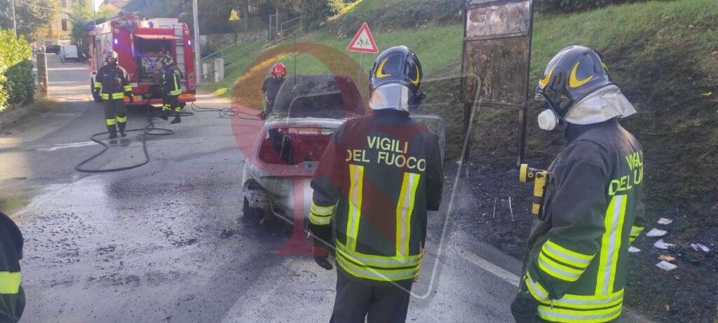 salassa auto in fiamme
