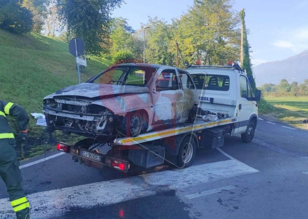salassa auto in fiamme